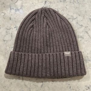 Aritzia TNA new rush beanie